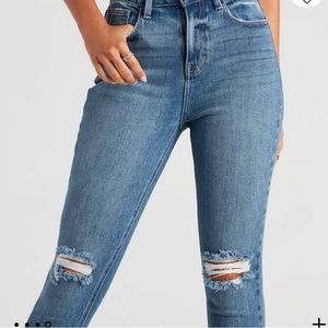 NWT Windsor Taylor high rise distressed skinny jeans